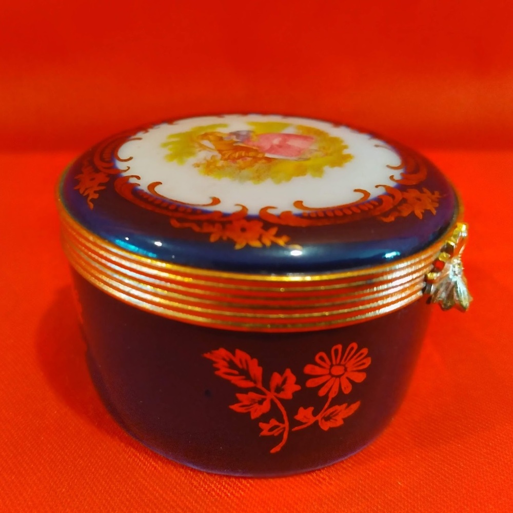Limoges Castel Cobalt Blue and 22K Gold Porcelain Hinged Trinket Box